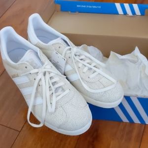 Adidas off-white sneakers